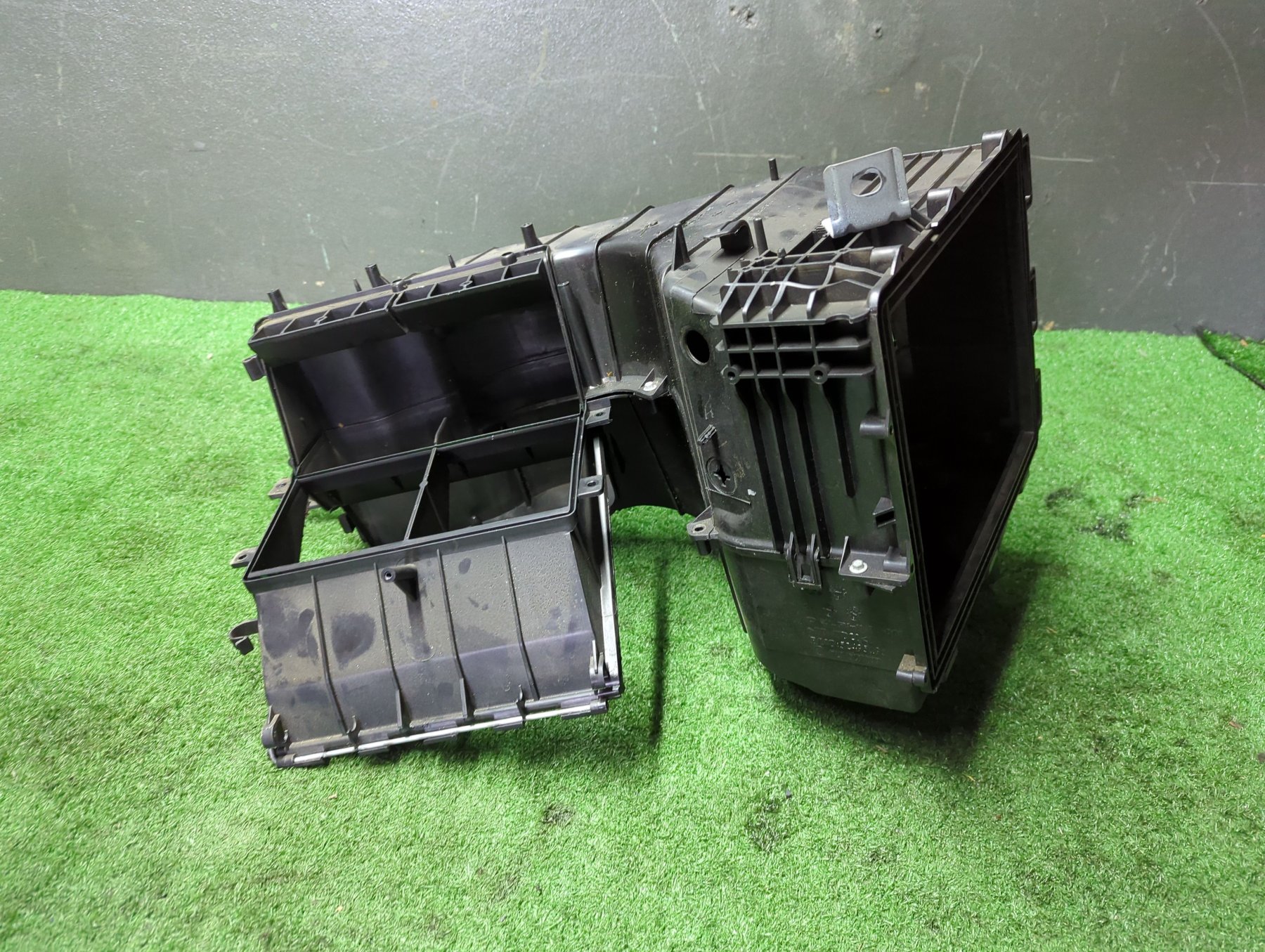 Корпус пічки Volkswagen Touareg I (2002-2010) 7L0820095