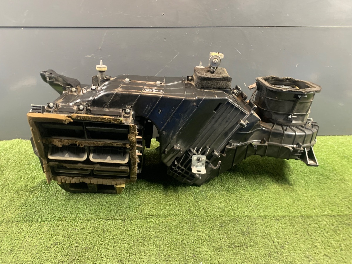 Корпус пічки з радіатором кондиціонера Volkswagen Touareg I (2002-2010) 7L0820095