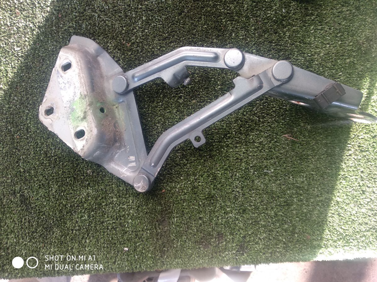 Кріплення капота Volkswagen Touareg I (2002-2010) 7L6823301B