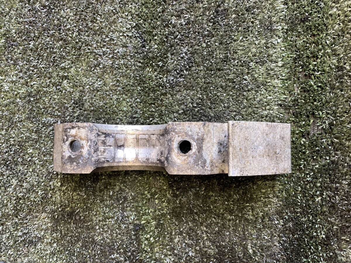 Кронштейн кріплення переднього стабілізатора Volkswagen Touareg I (2002-2010) 7L0411063B