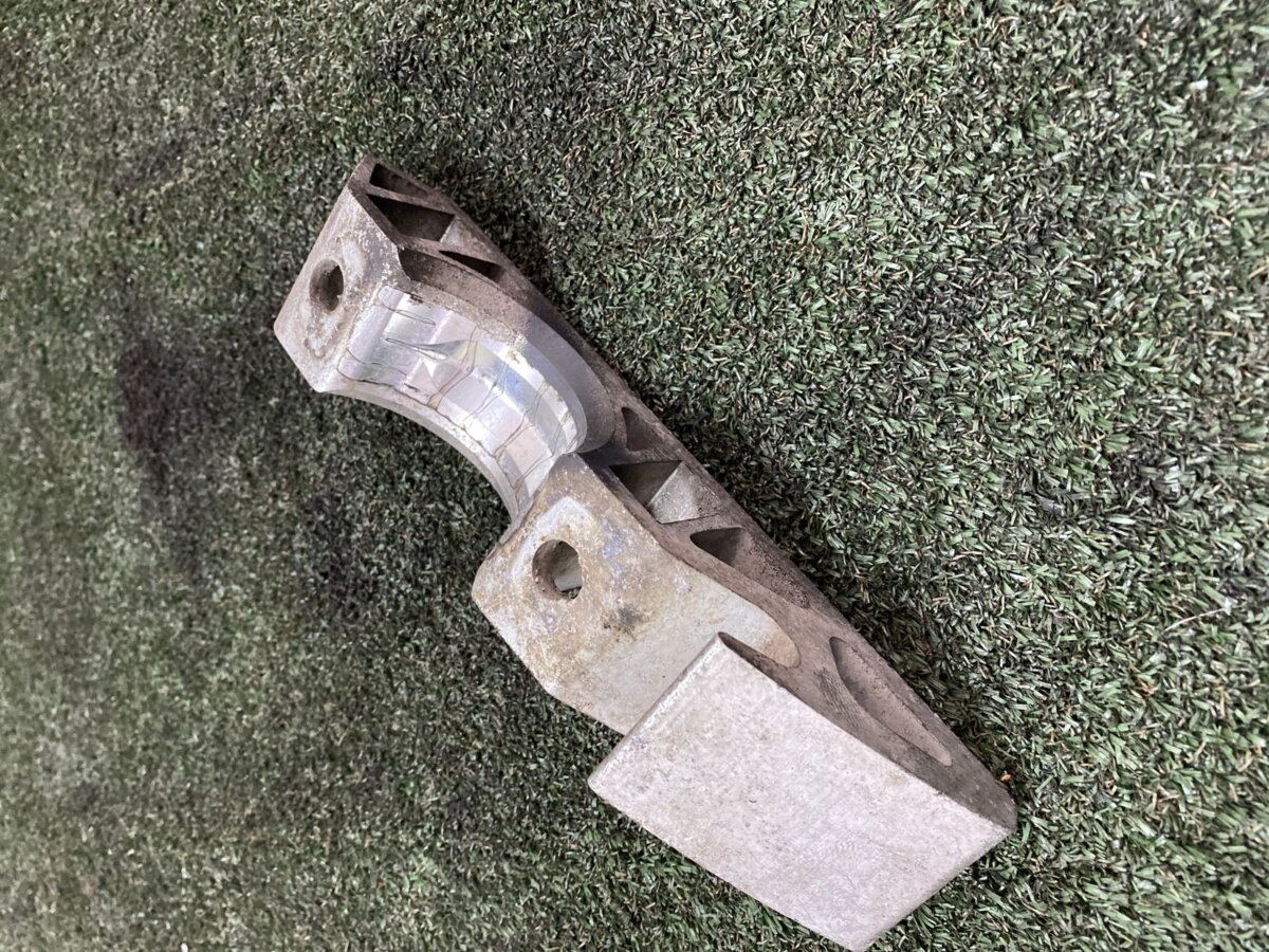 Кронштейн кріплення переднього стабілізатора Volkswagen Touareg I (2002-2010) 7L0411063B