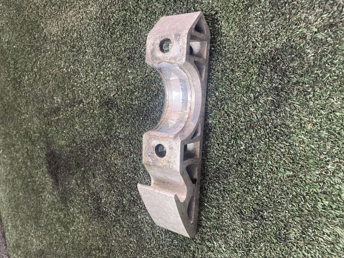 Кронштейн кріплення переднього стабілізатора Volkswagen Touareg I (2002-2010) 7L0411063B