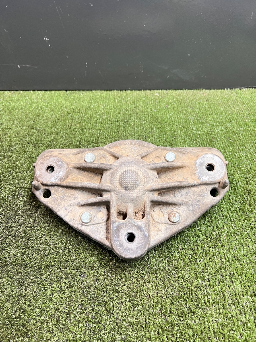 Кронштейн опори амортизатора переднього Volkswagen Touareg I (2002-2010) 7L0412391D