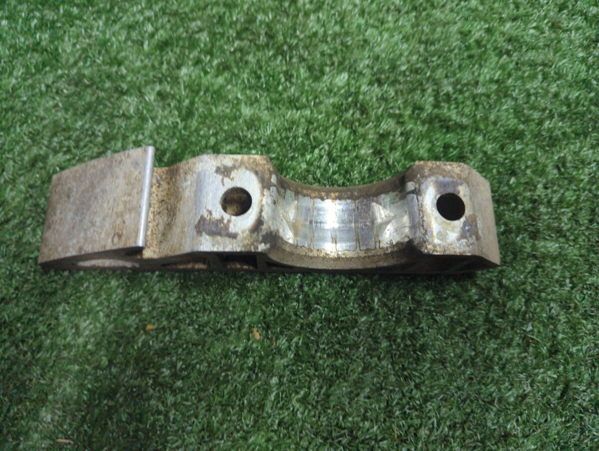 Кронштейн переднього стабілізатора Volkswagen Touareg I (2002-2010) 7L0411063B