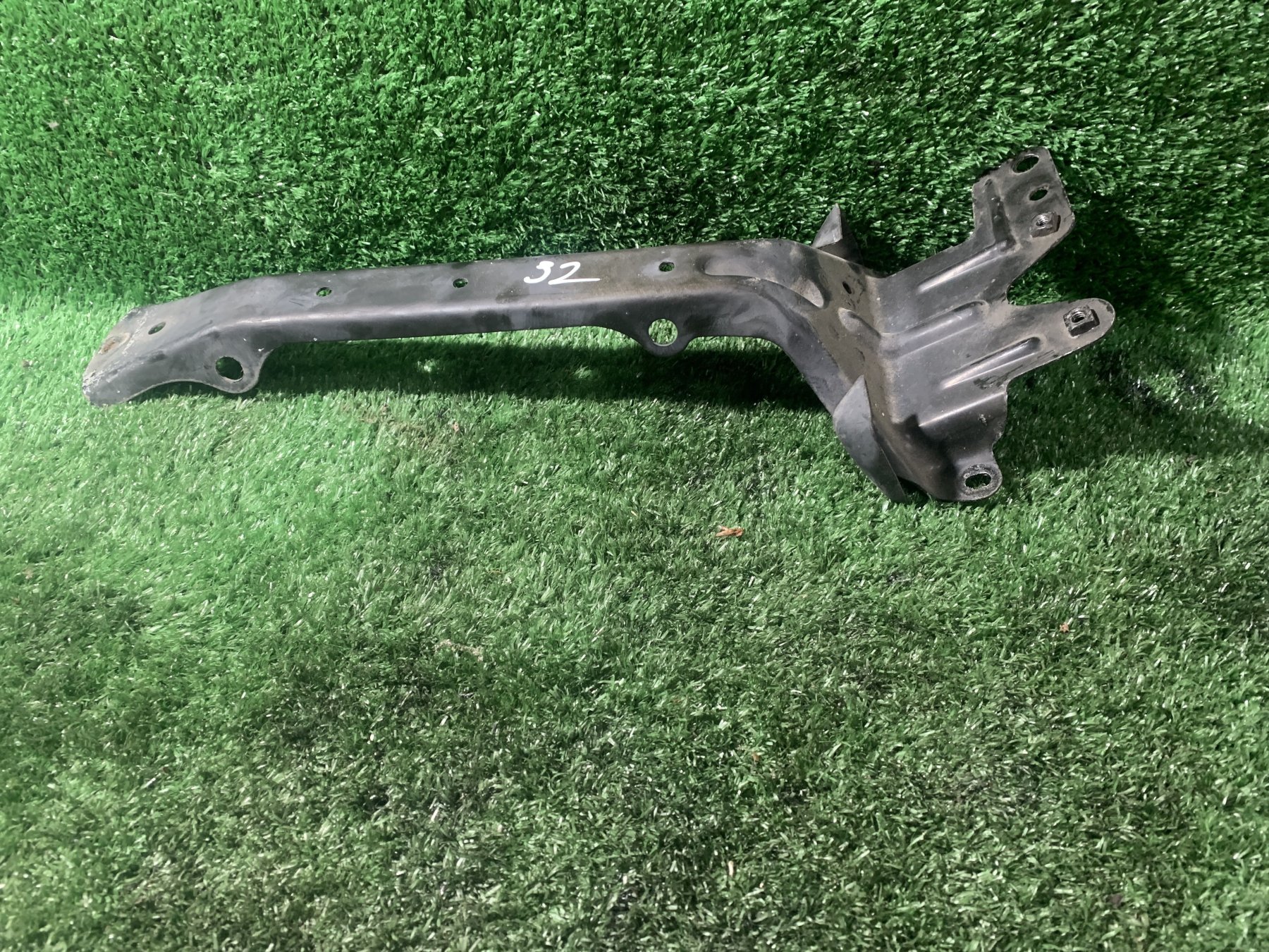 Кронштейни замка капота Volkswagen Touareg I (2002-2010) 7L0805799D