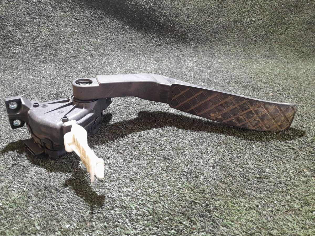 Педаль газу (акселератора) Volkswagen Touareg I (2002-2010) 7L6721507