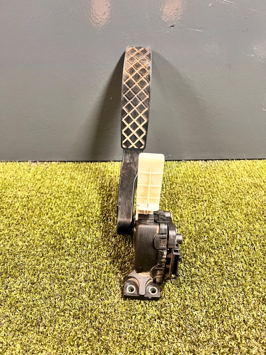 Педаль газу Volkswagen Touareg I (2002-2010) 7L6721507