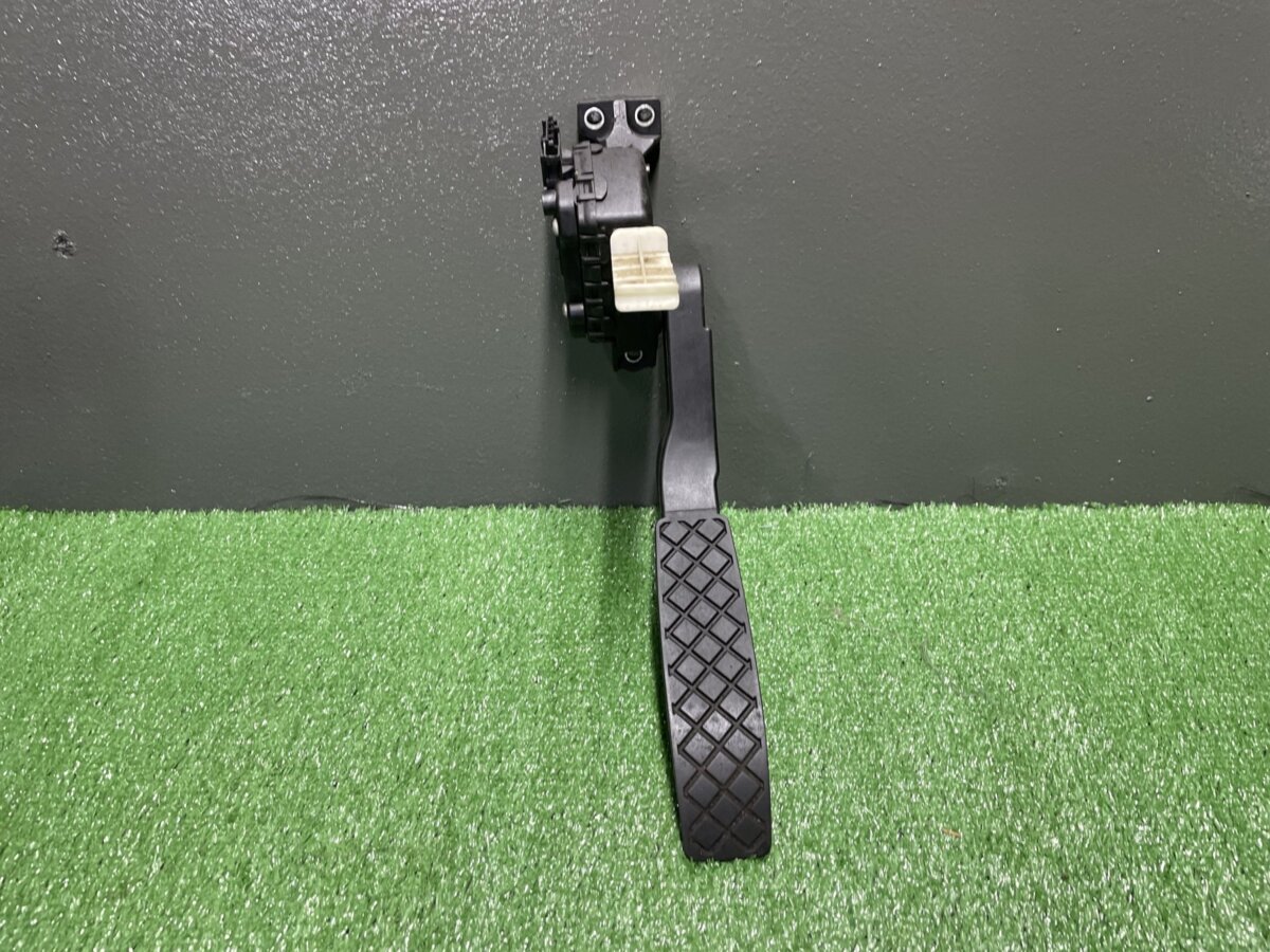 Педаль газу Volkswagen Touareg I (2002-2010) 7L6721507H