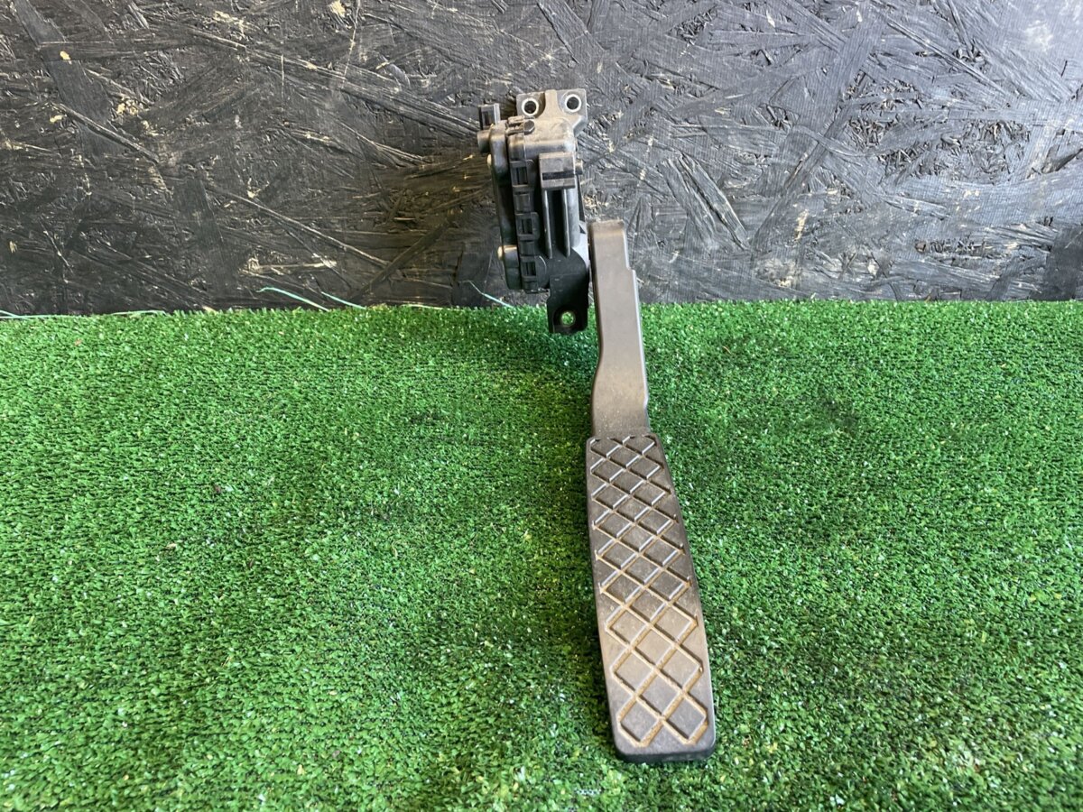 Педаль газу Volkswagen Touareg I (2002-2010) 7L6723507