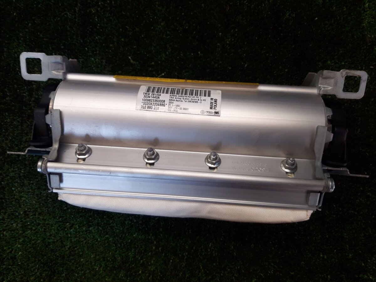 Подушка безопасности пассажирская (в торпедо) Volkswagen Touareg I (2002-2010) 7L0880202