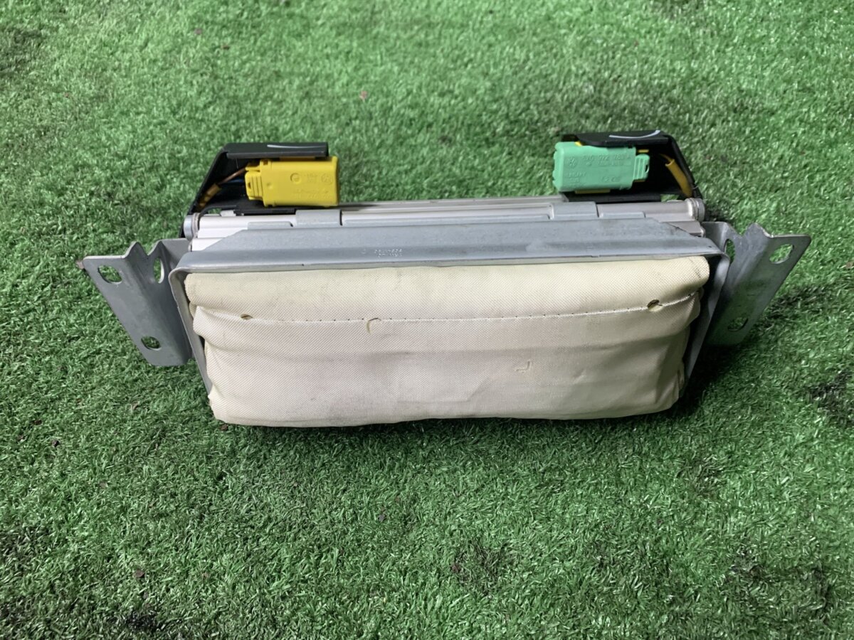 Подушка безпеки (AIRBAG) пасажирська Volkswagen Touareg I (2002-2010) 7L0880202