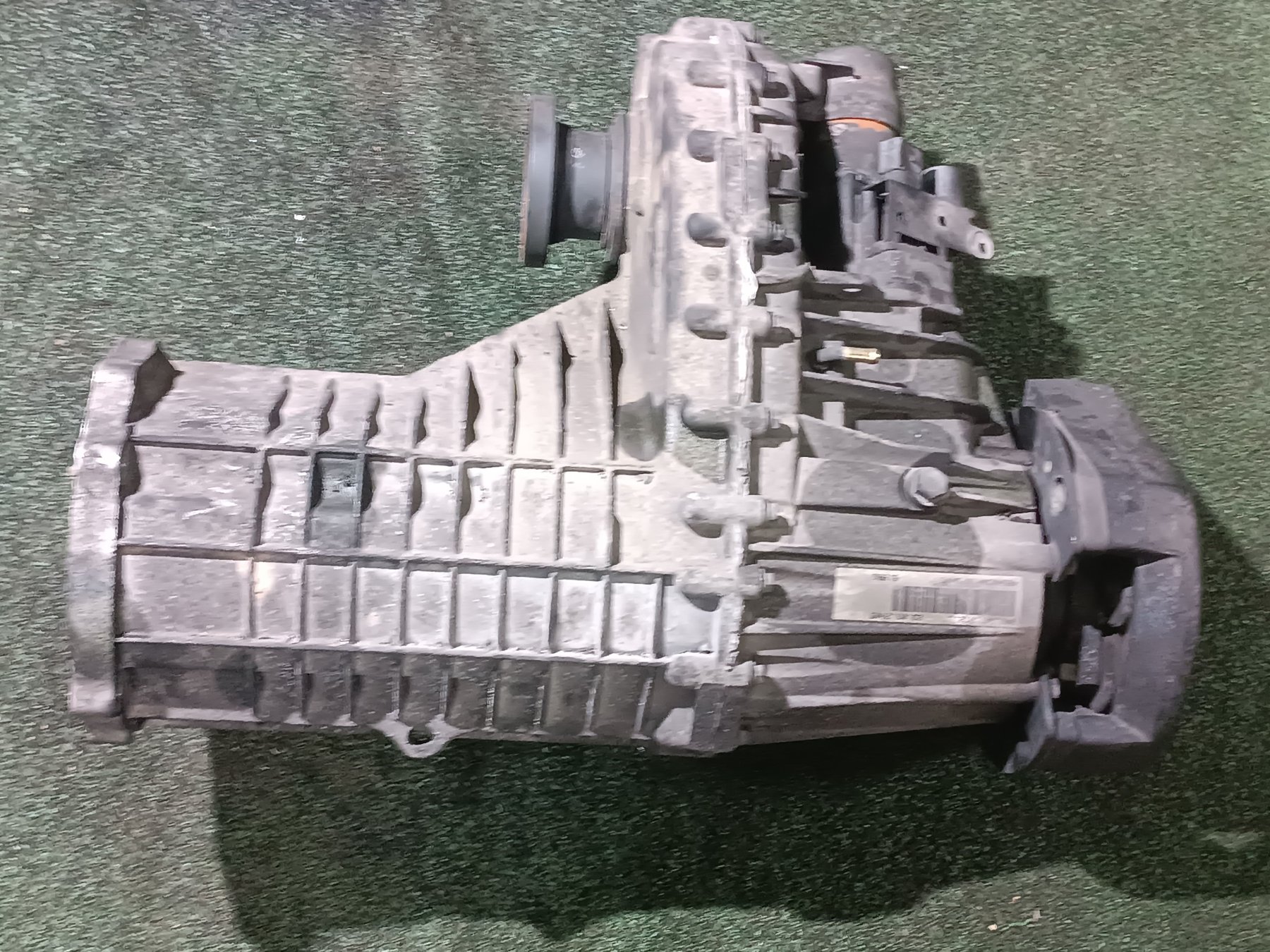 Роздатка Volkswagen Touareg I (2002-2010) 0AD341012L