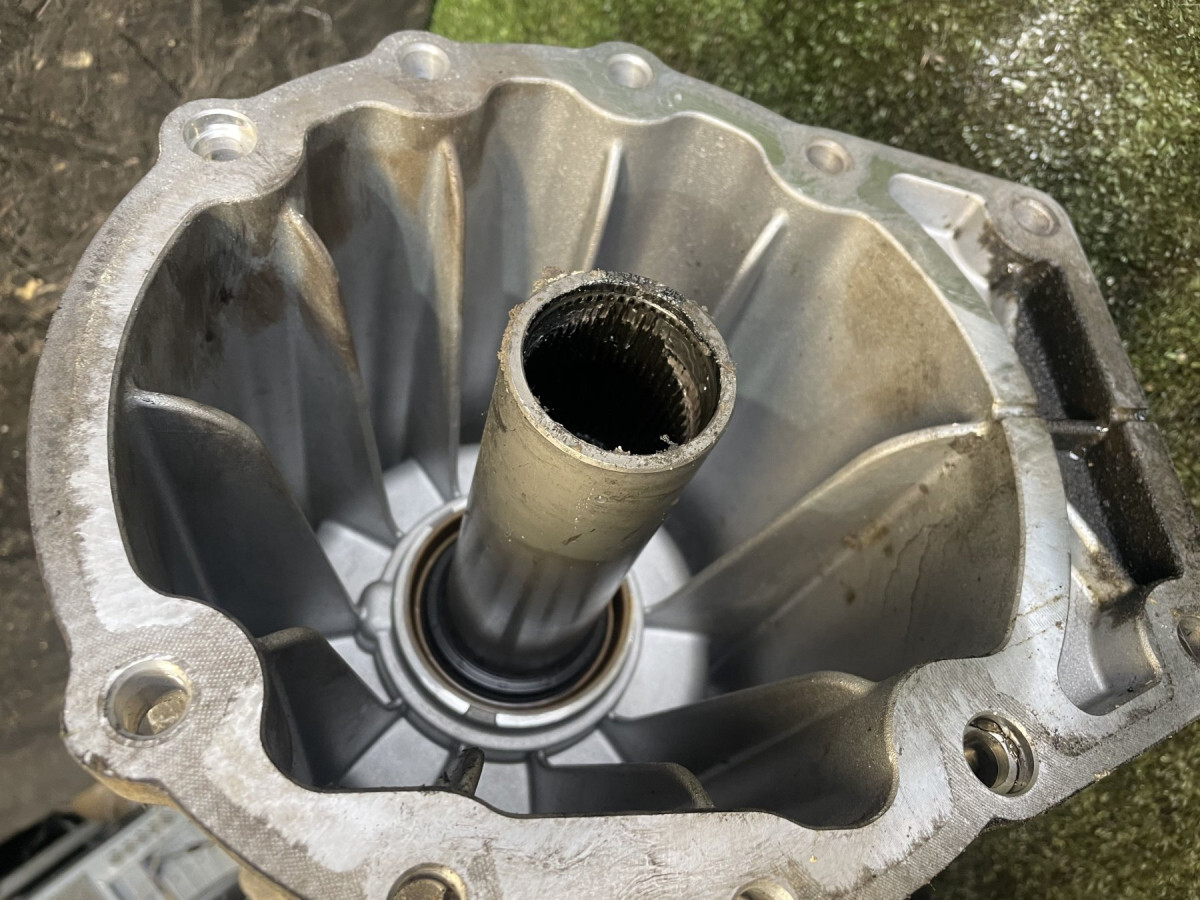 Роздавальна коробка Volkswagen Touareg I (2002-2010) 0AD341011E