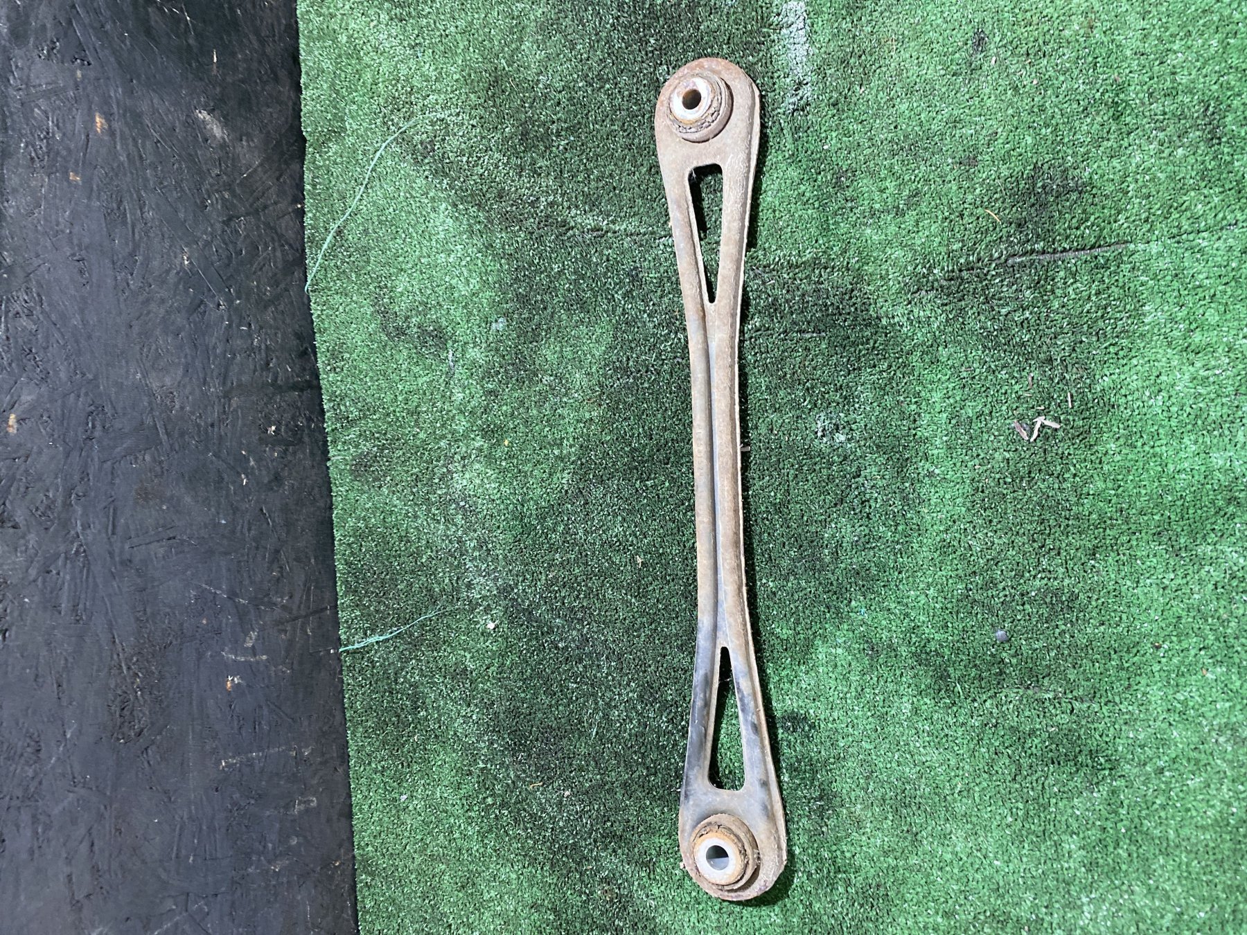 Тяга поперечна задньої підвіски Volkswagen Touareg I (2002-2010) 7L8501529A