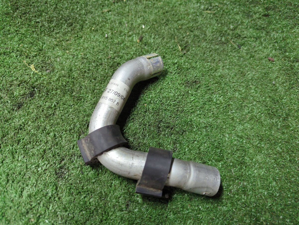 Трубка Volkswagen Touareg I (2002-2010) 7L0815857B