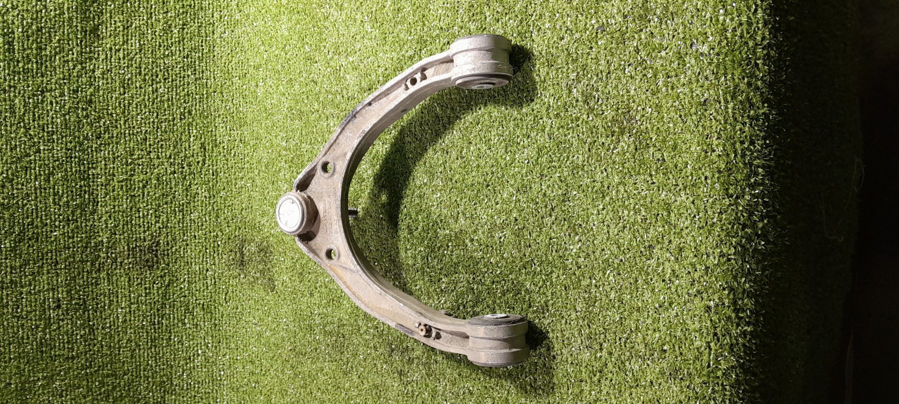 важіль передній верхній лівий/правий Volkswagen Touareg I (2002-2010) 7L0407047A