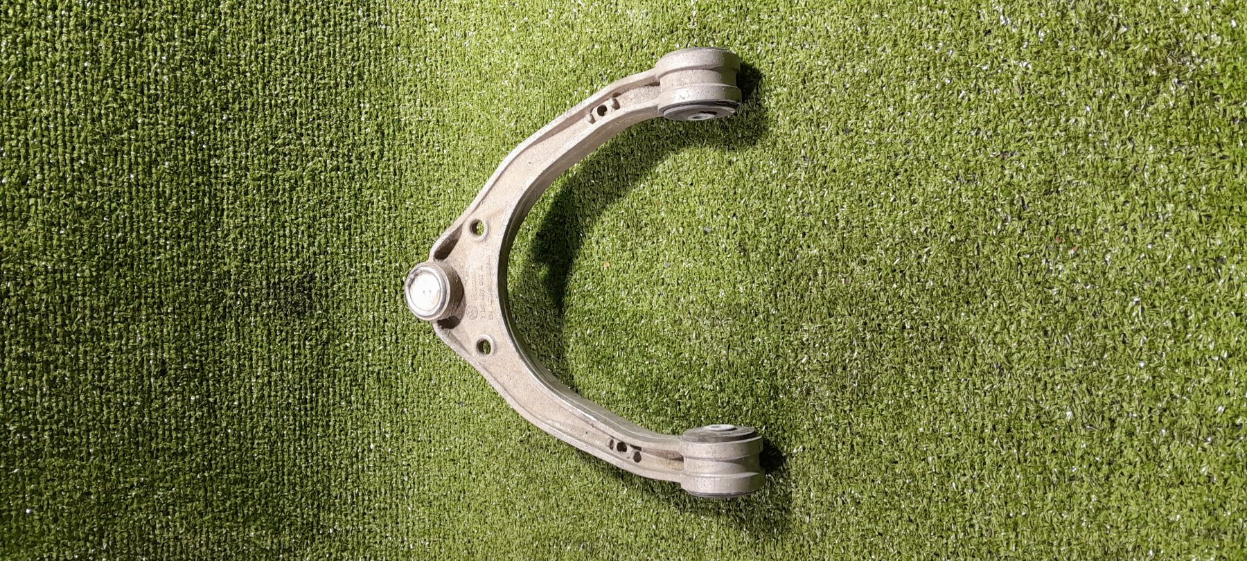 важіль передній верхній лівий/правий Volkswagen Touareg I (2002-2010) 7L0407047A