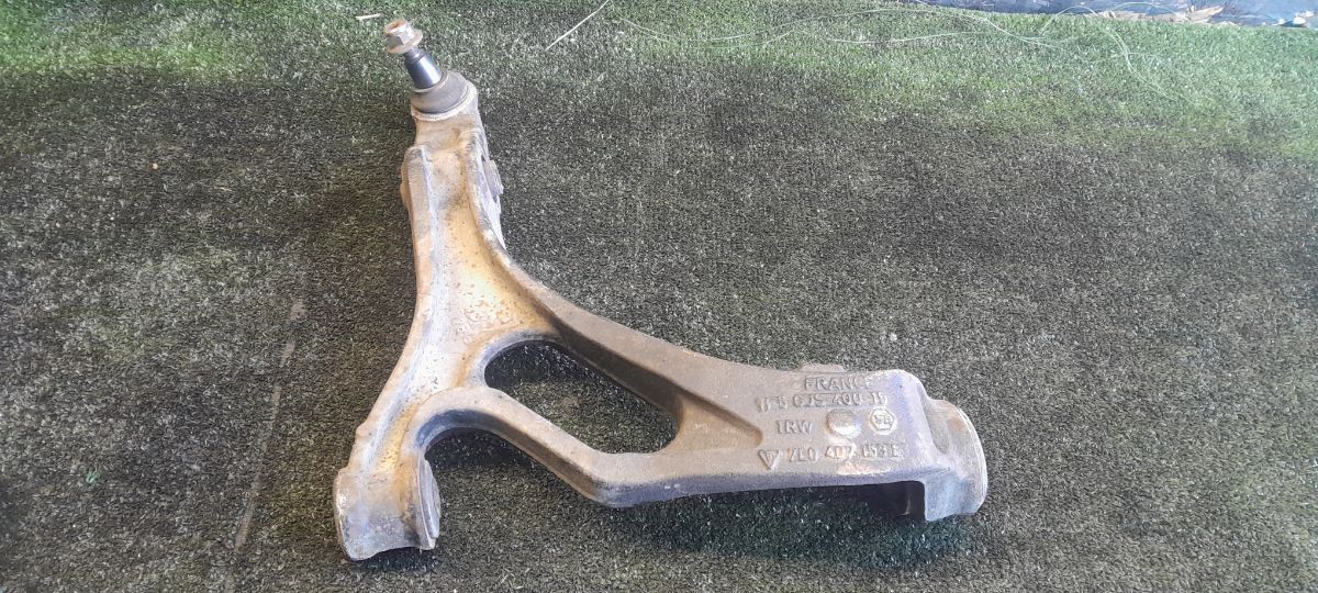 Важіль передньої підвіски нижній, лівий Volkswagen Touareg I (2002-2010) 7L0407153B