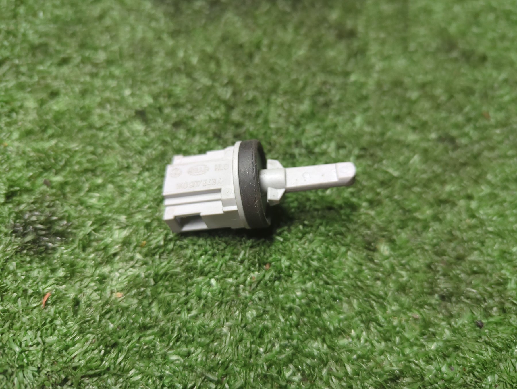 Вимикач системи охолодження Volkswagen Touareg I (2002-2010) 1K0907543A