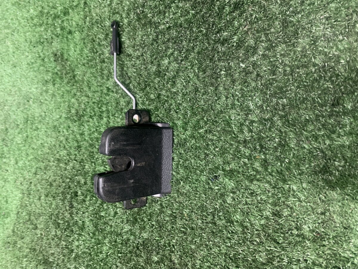 Замок кришки багажника Volkswagen Touareg I (2002-2010) 7L6827505