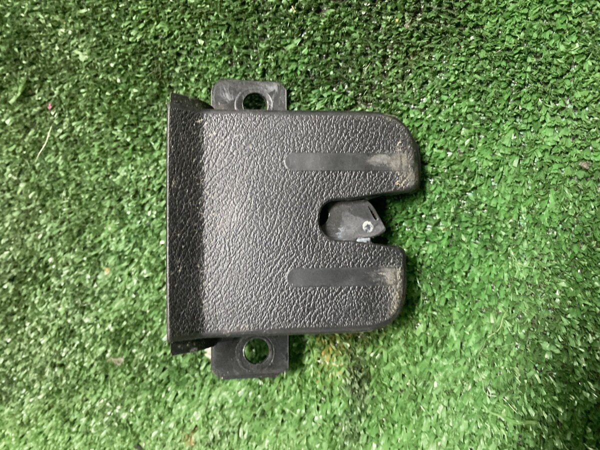 Замок кришки багажника Volkswagen Touareg I (2002-2010) 7L6827505