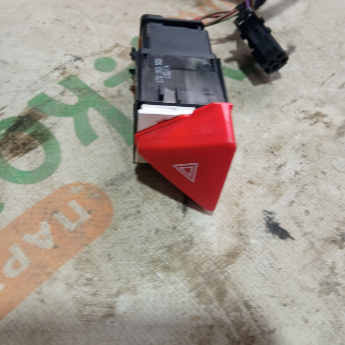 аварійна кнопка; кнопка аварійки; кнопка включення аварійного сигналу Volkswagen Touran I (2003-2010) 1T0953509