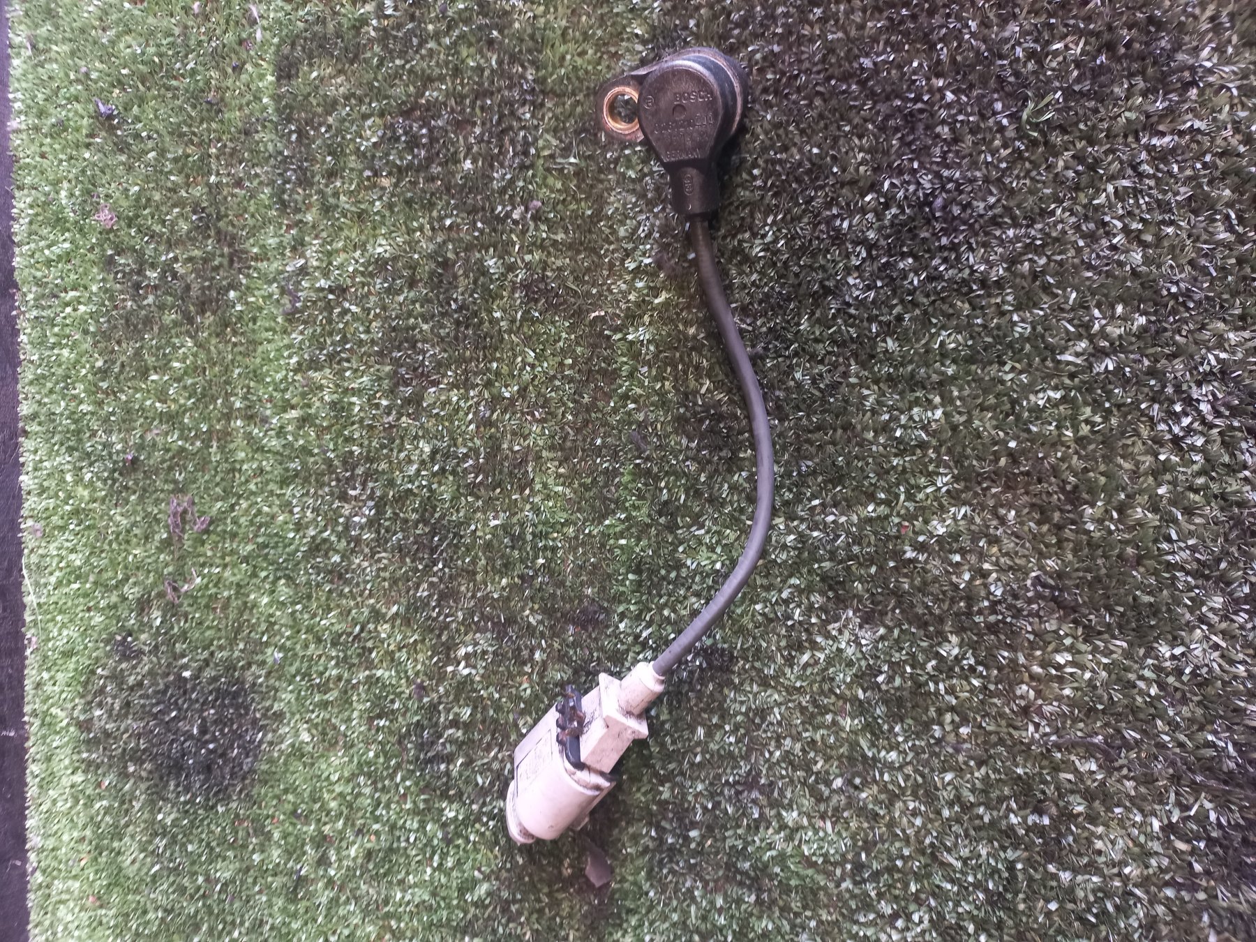 Датчик положення колінвалу Volkswagen Touran I (2003-2010) 06A906433L