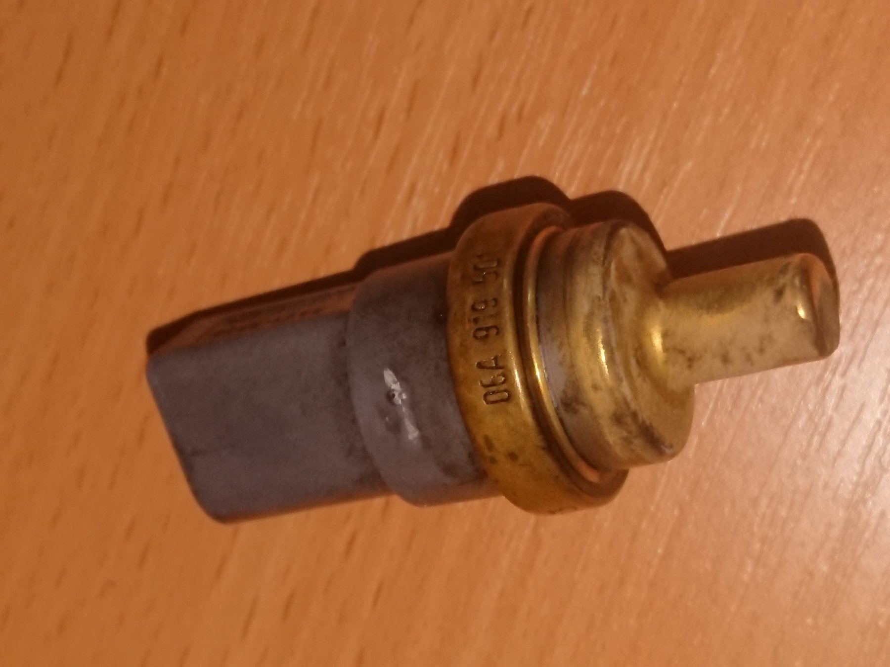 Датчик температури охолоджувальної рідини Volkswagen Touran I (2003-2010) 06A919501