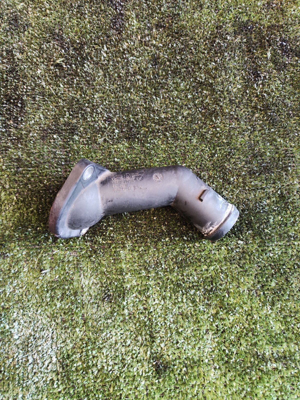 Фланець охолодження Volkswagen Touran I (2003-2010) 06A121121C