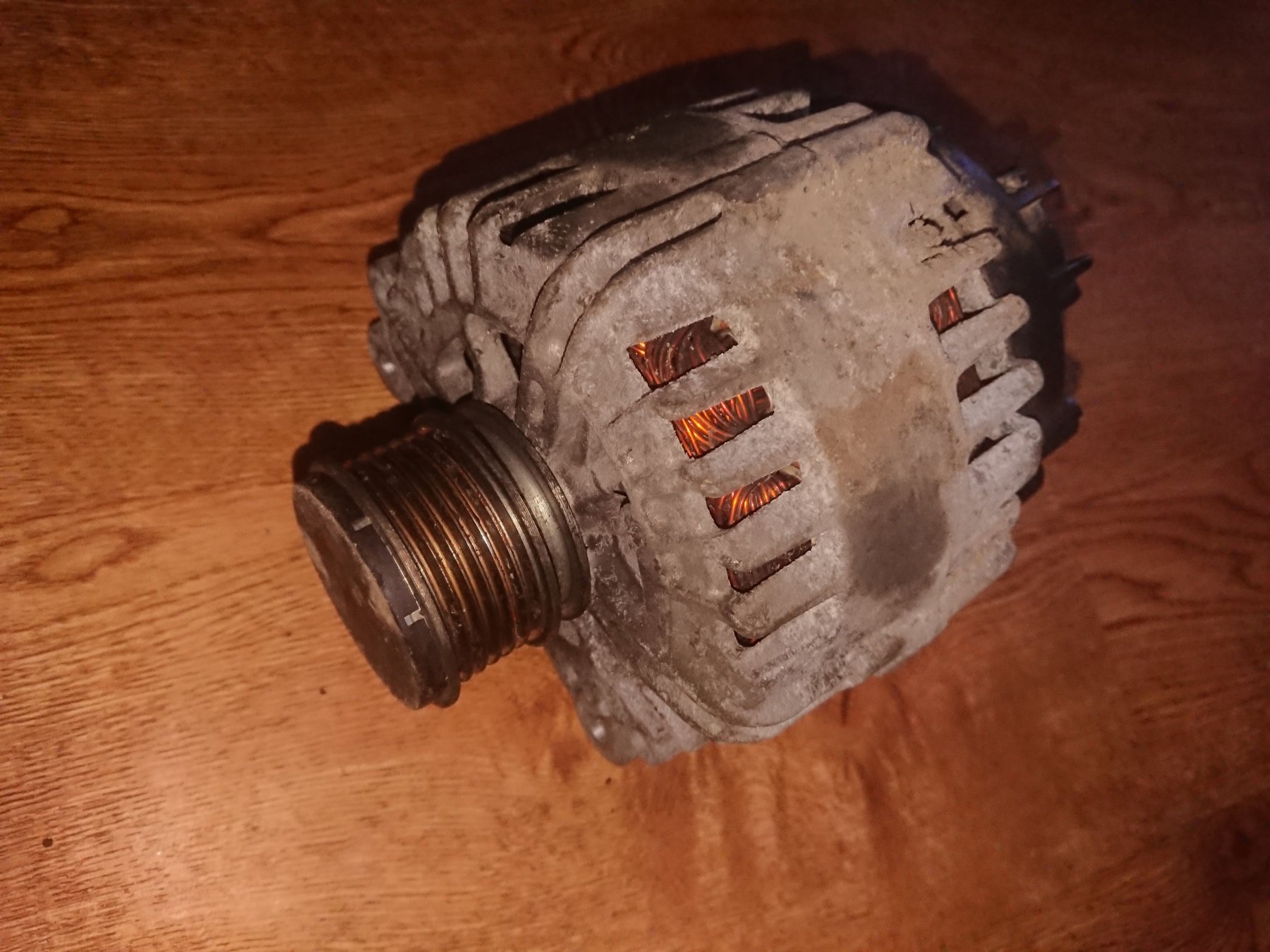 генератор Volkswagen Touran I (2003-2010) 03L903023F