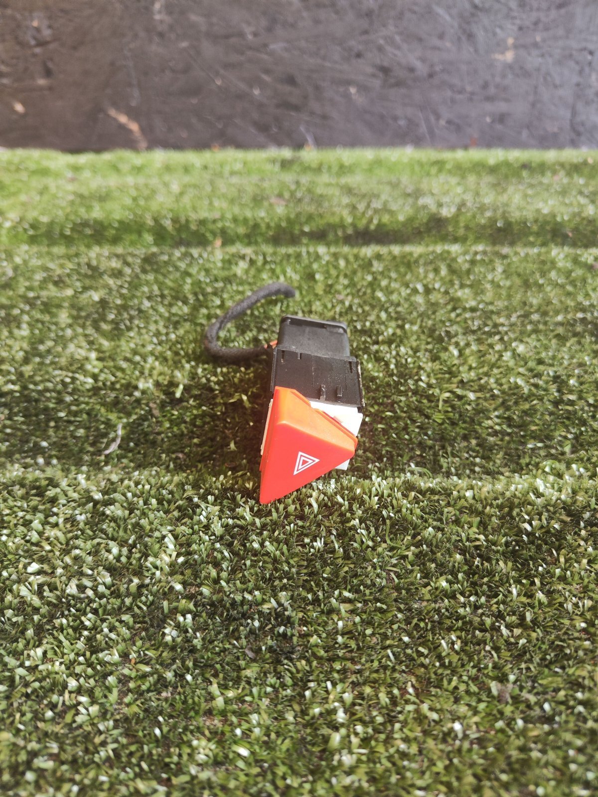 Кнопка аварійки Volkswagen Touran I (2003-2010) 1T0953509