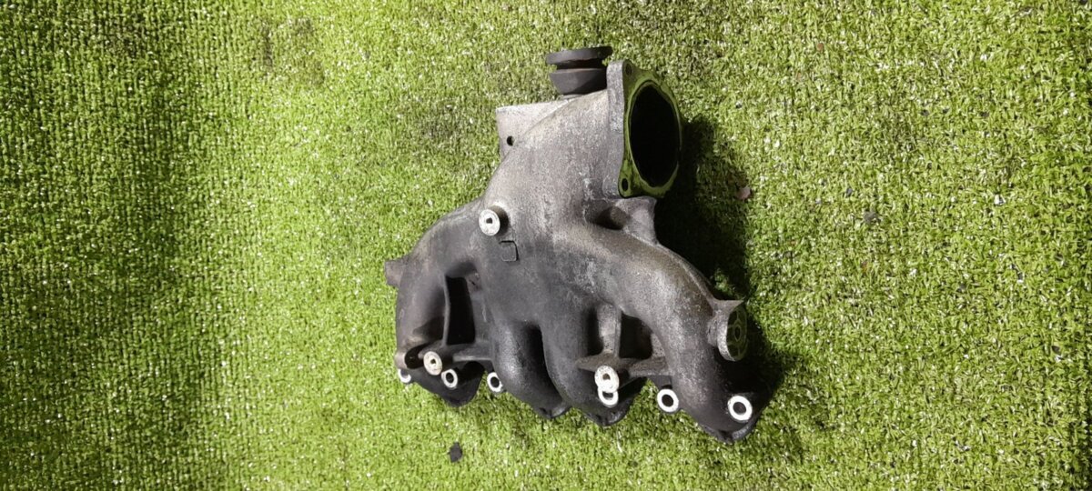 Колектор впускний Volkswagen Touran I (2003-2010) 03G129713
