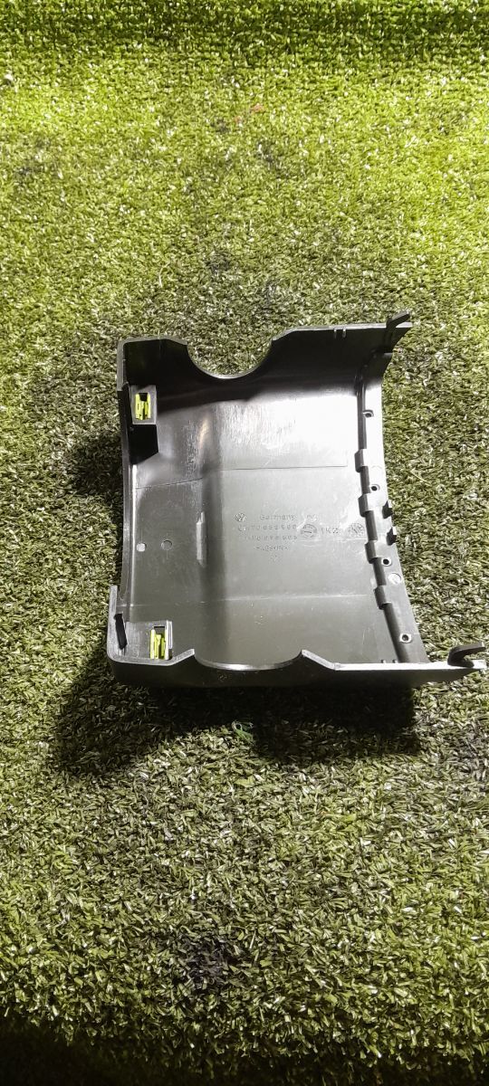 Кожух рулевой колонки верхний Volkswagen Touran I (2003-2010) 1T0858560