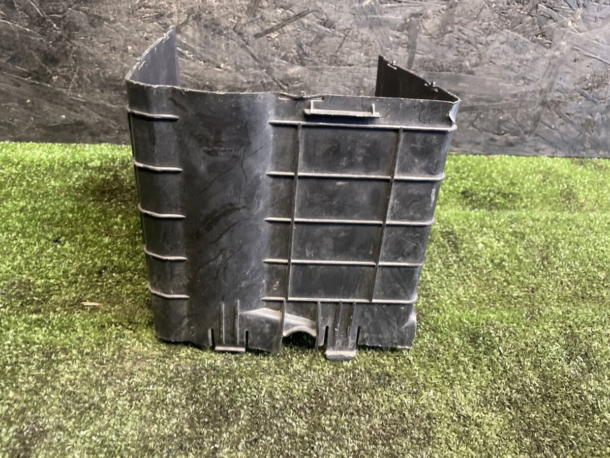 Кожук акб Volkswagen Touran I (2003-2010) 1K0915335B