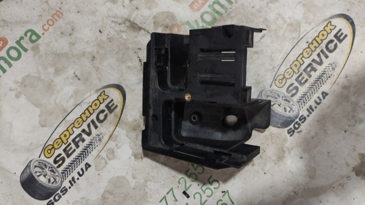 Кронштейн блока предохранителей Volkswagen Touran I (2003-2010) 1K0907361B