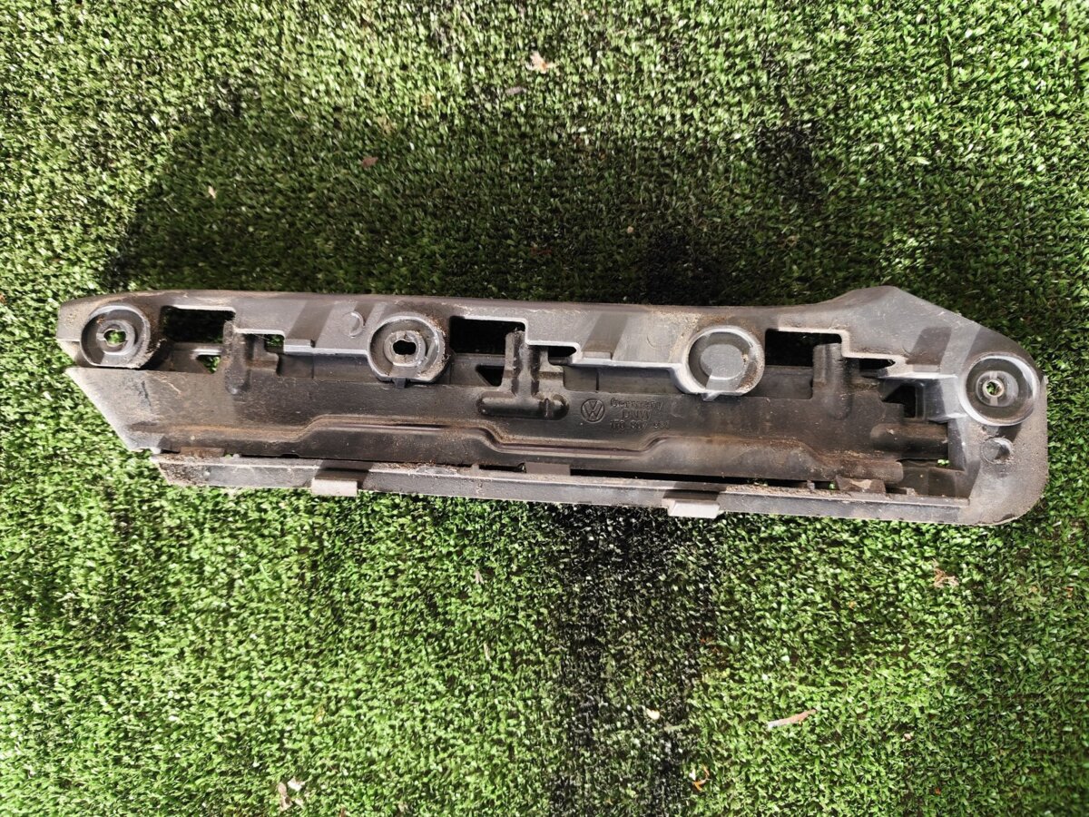 Кронштейн кріплення переднього бампера лівий Volkswagen Touran I (2003-2010) 1T0807935