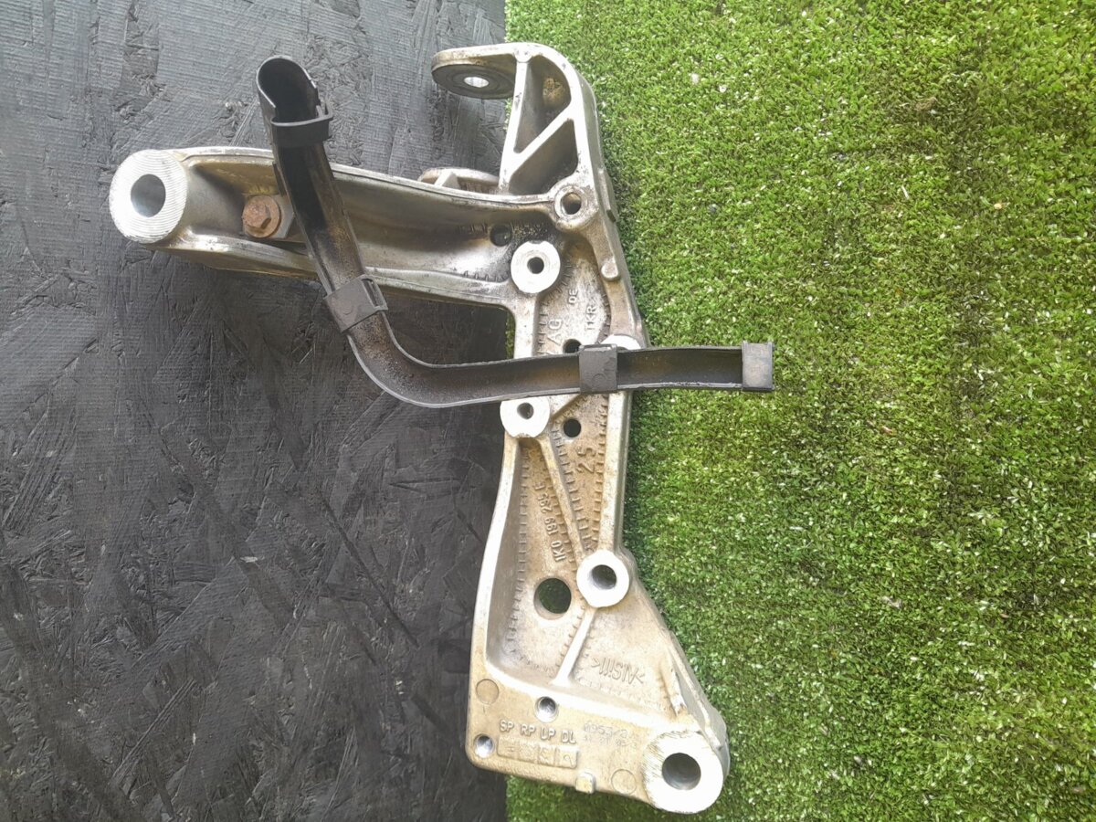 Кронштейн передньої балки Volkswagen Touran I (2003-2010) 1K0199295E