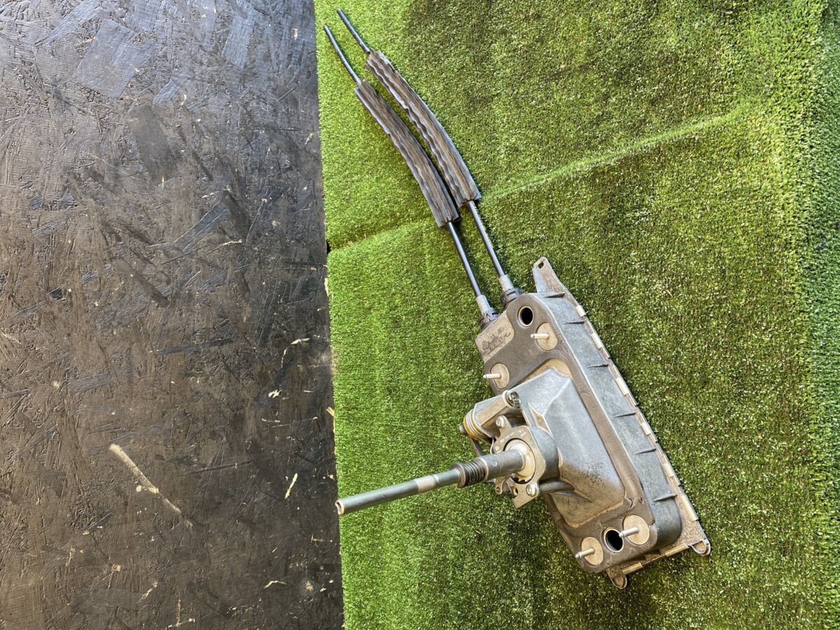 Куліса КПП Volkswagen Touran I (2003-2010) 1K0711061A