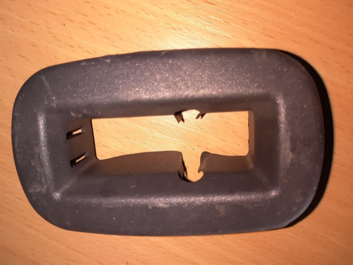 накладка замка сидіння Volkswagen Touran I (2003-2010) 1T0883617