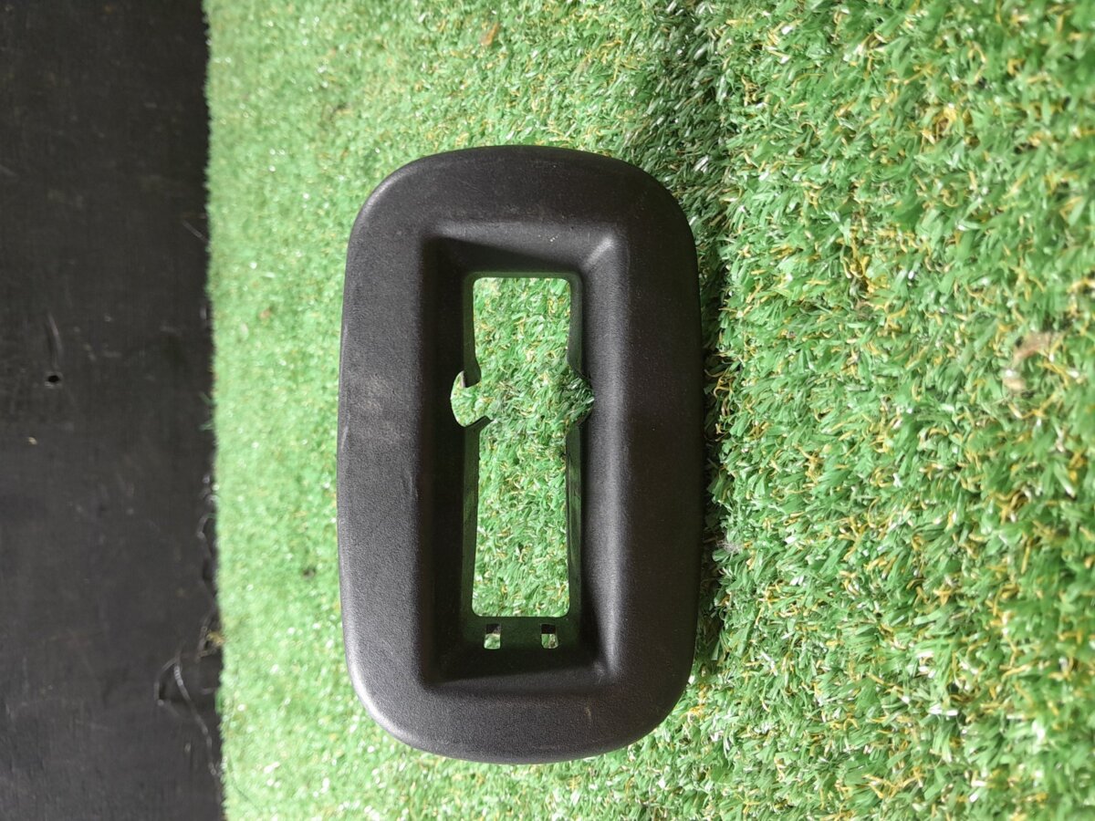 накладка замка сидіння Volkswagen Touran I (2003-2010) 1T0883617