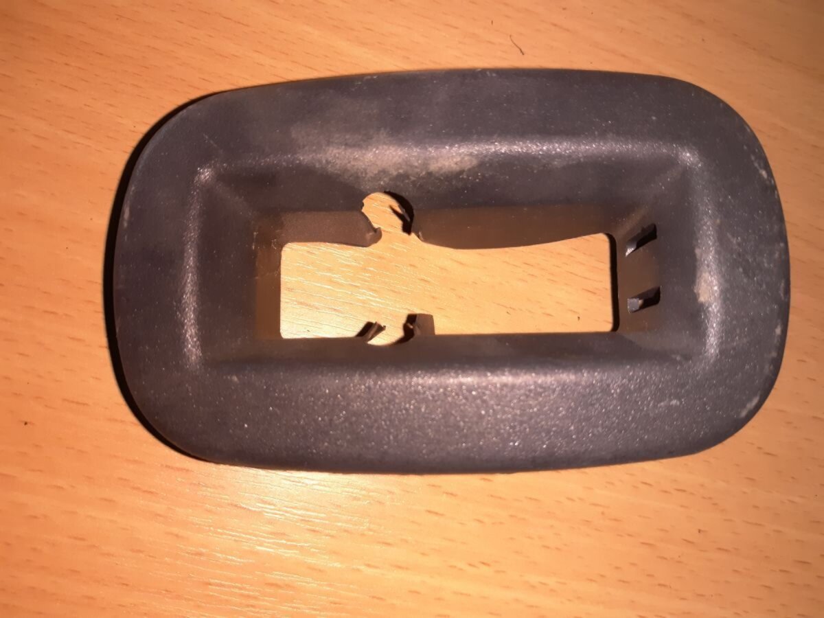 накладка замка сидіння Volkswagen Touran I (2003-2010) 1T0883617