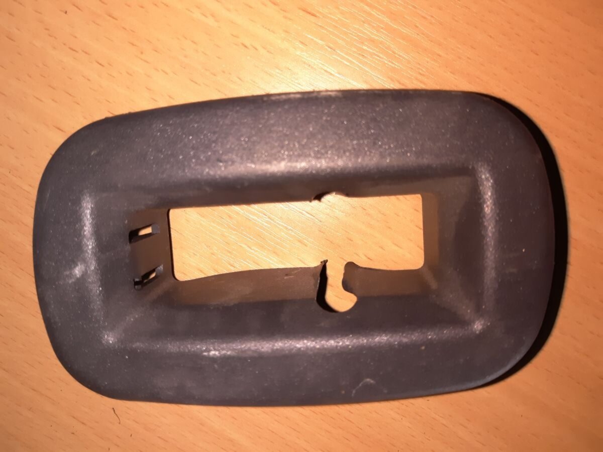 накладка замка сидіння Volkswagen Touran I (2003-2010) 1T0883617