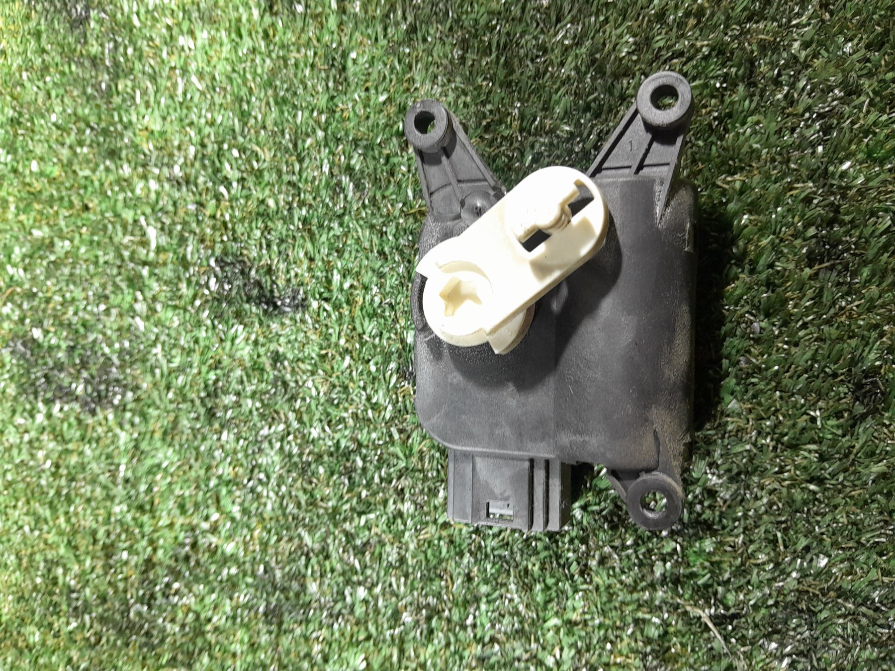 Привід пічки Volkswagen Touran I (2003-2010) 0132801340