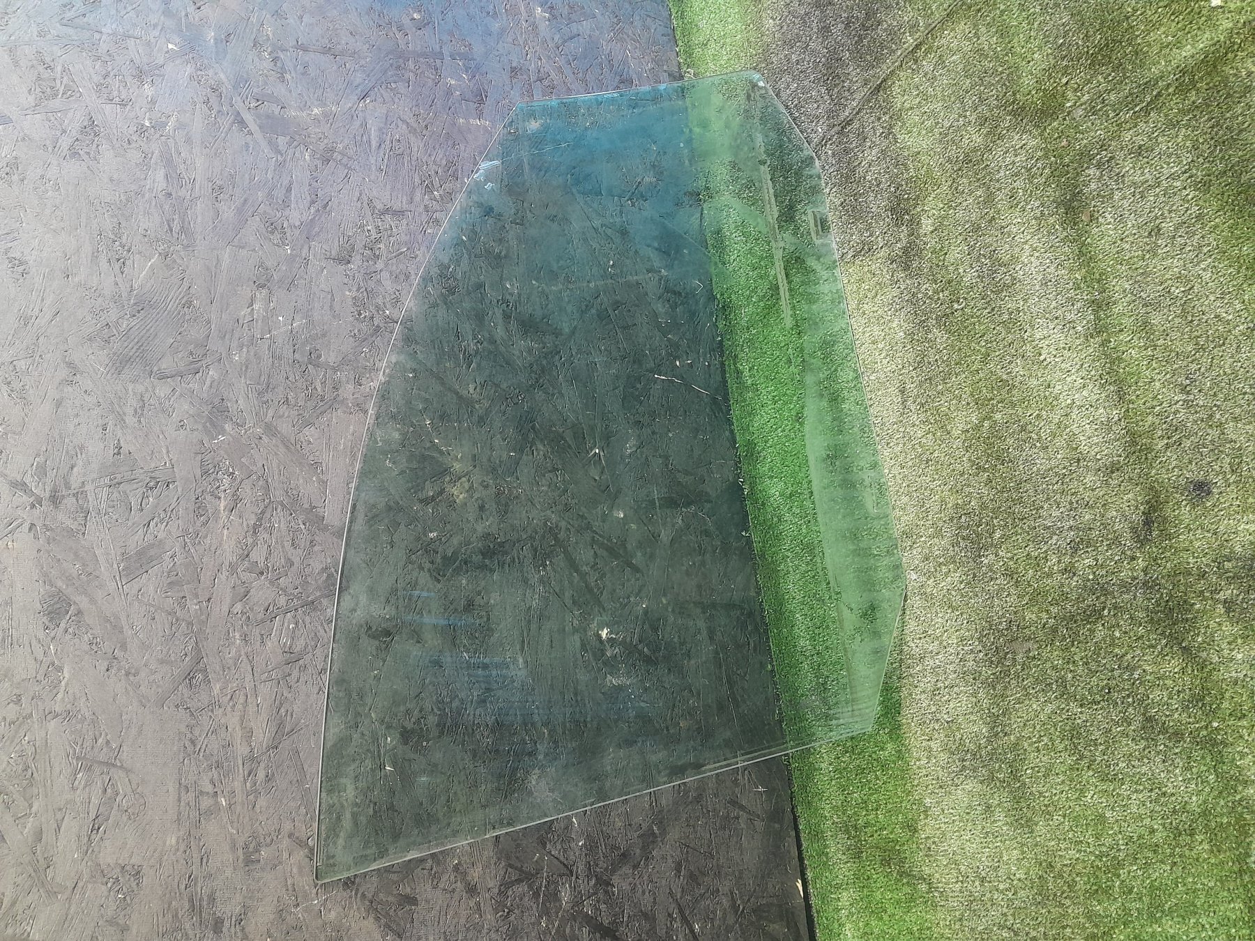 Скло переднє ліве Volkswagen Touran I (2003-2010) 1T0845201D