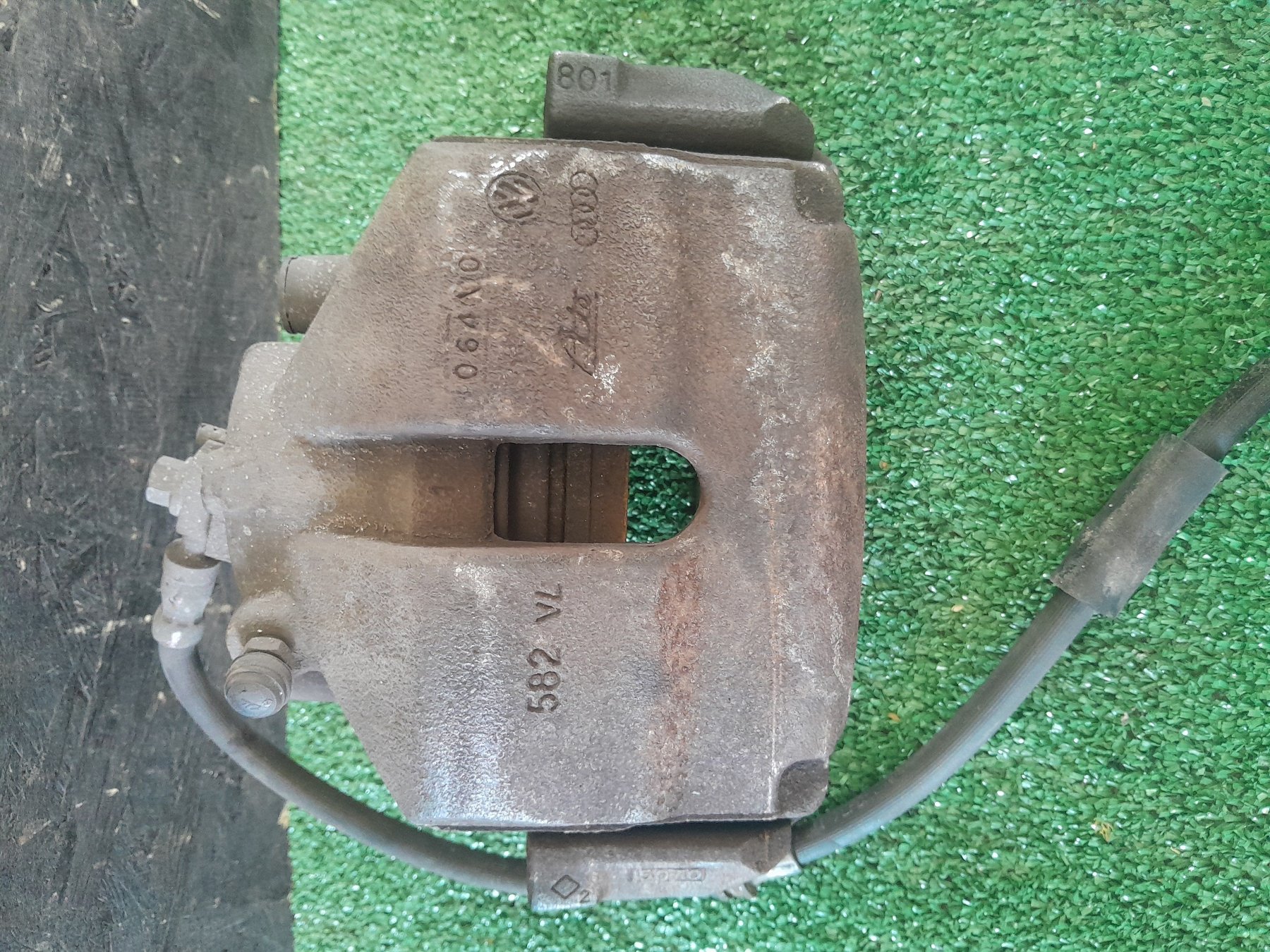 Супорт передній правий Volkswagen Touran I (2003-2010) 1K0615124E