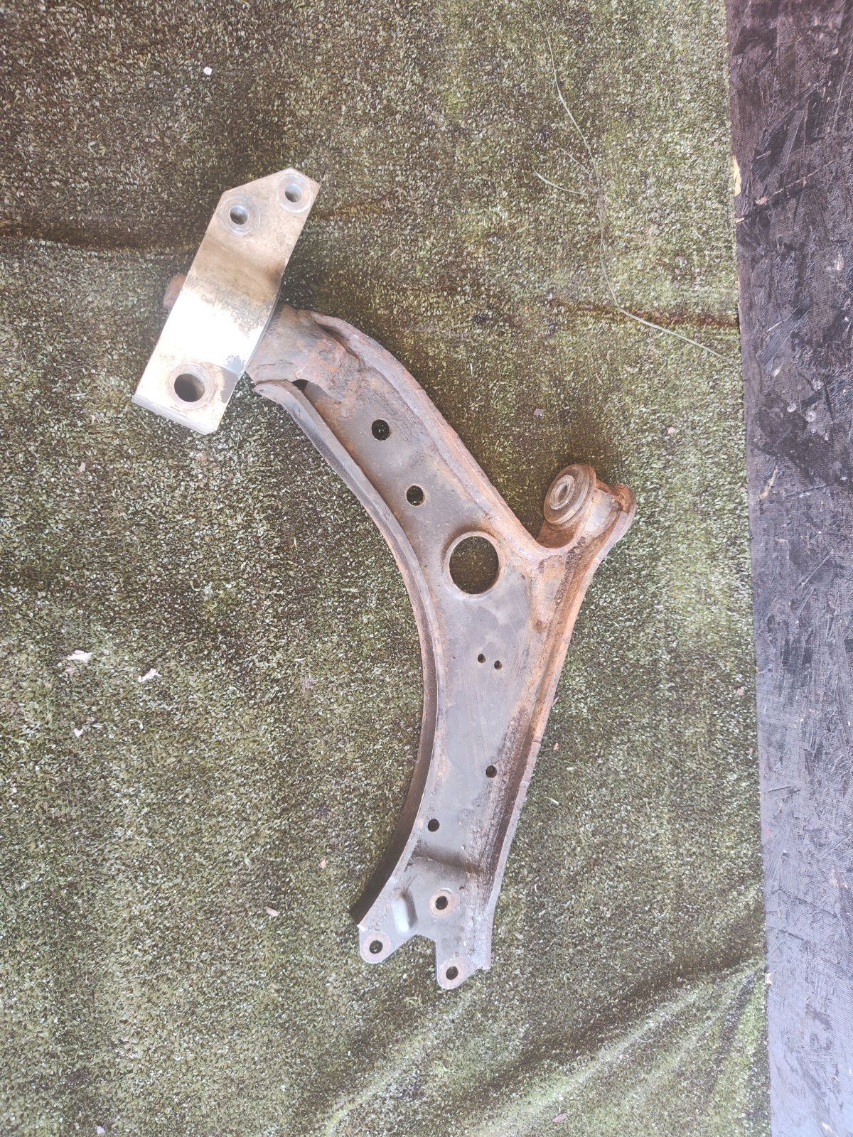 Важіль передній лівий Volkswagen Touran I (2003-2010) 1K0407153G