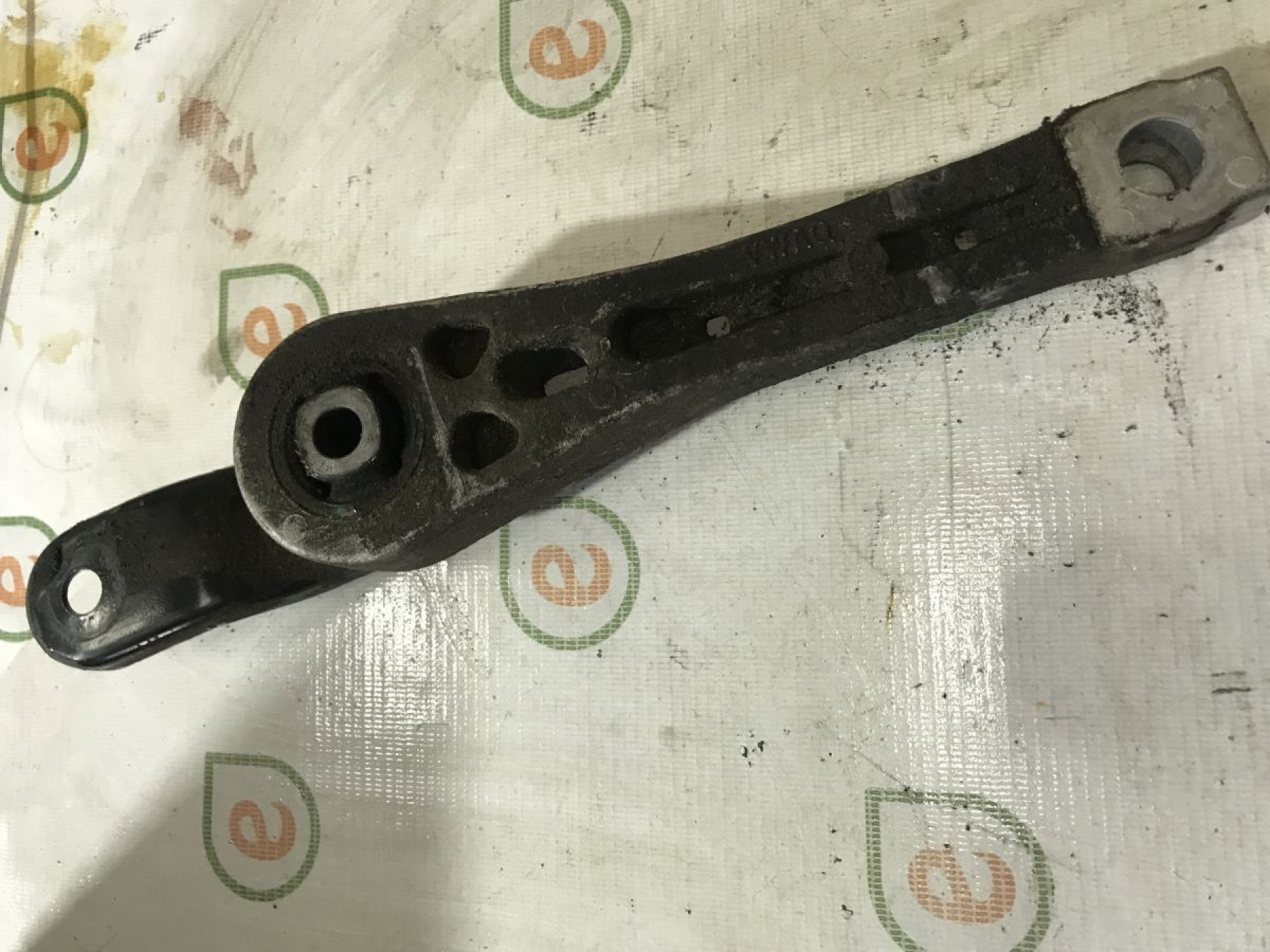 задня опора двигуна; задня подушка двигуна; подушка (опора двигуна, задня) Volkswagen Touran I (2003-2010) 1K0199855L