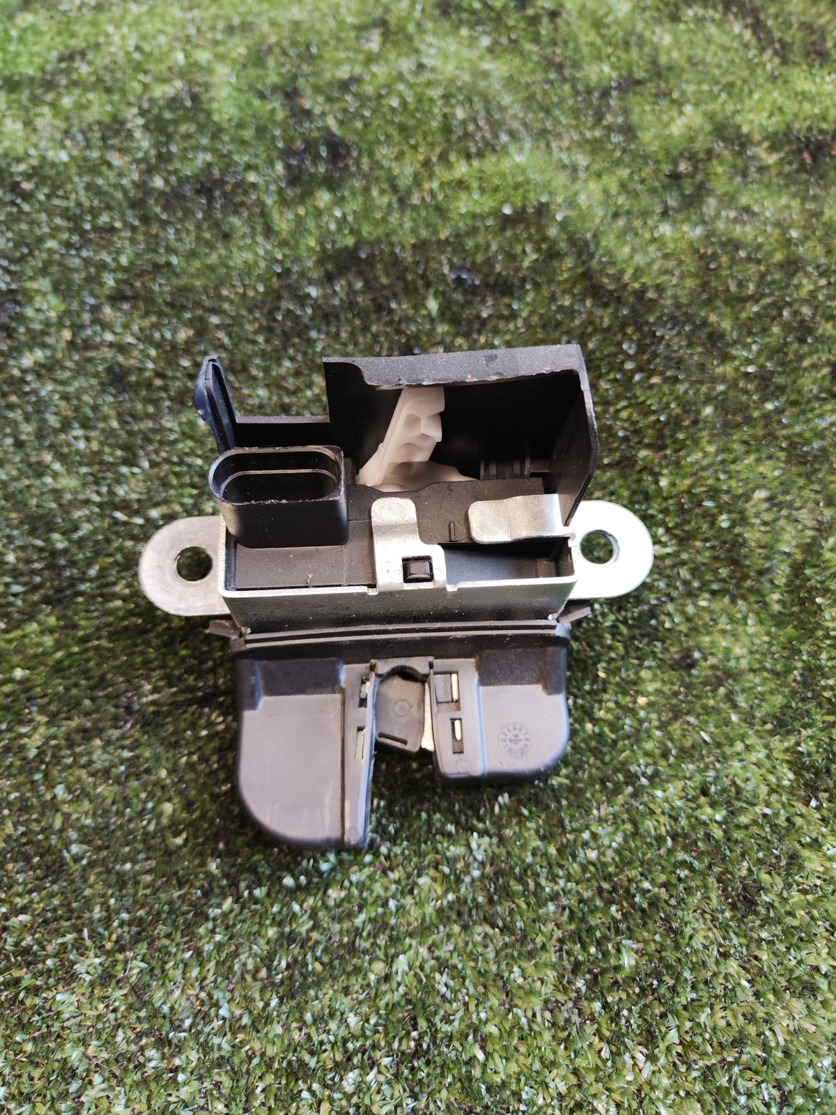 Замок кришки багажника Volkswagen Touran I (2003-2010) 1T0827505J