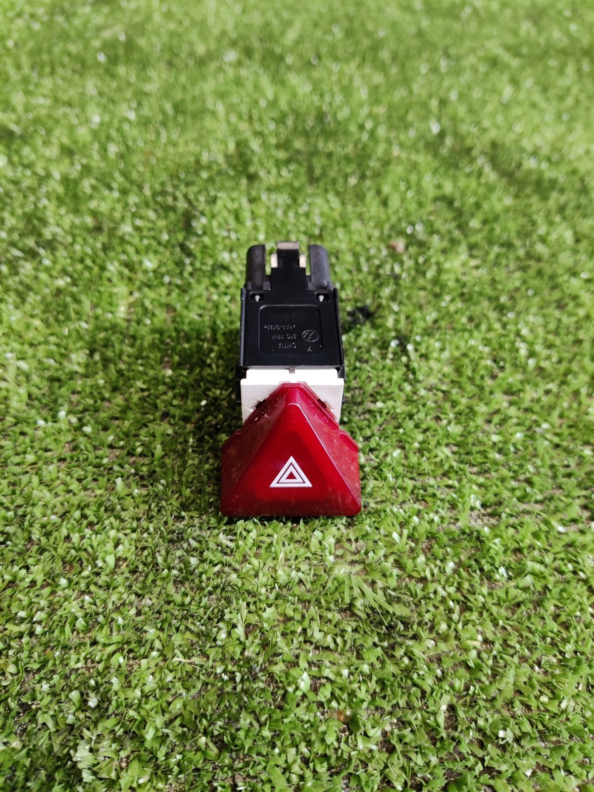 аварійна кнопка; кнопка аварійки; кнопка включення аварійного сигналу Volkswagen Touran I Рестайл (2010-2015) 1T0953509B