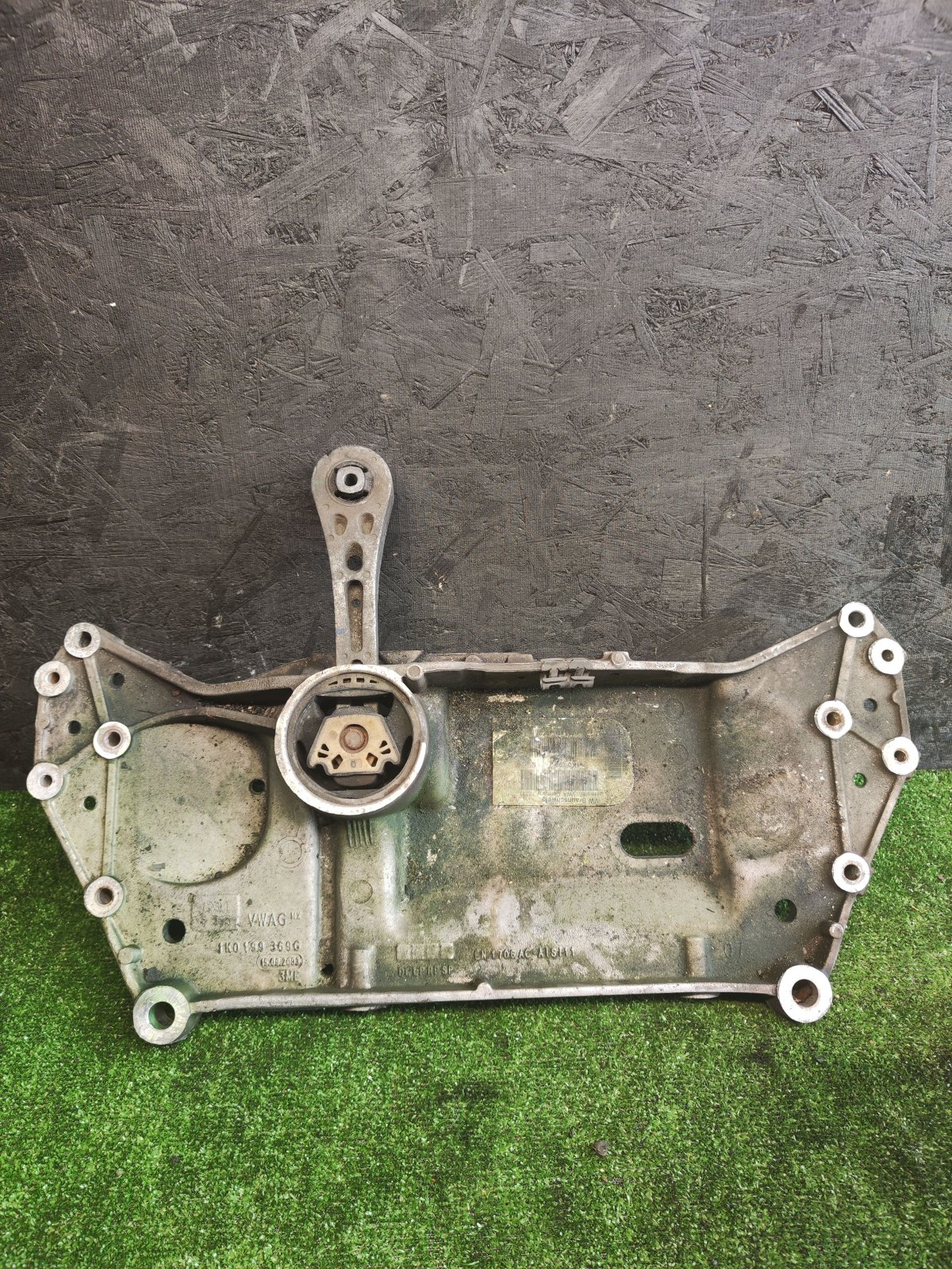 Балка передньої підвіски  гола Volkswagen Touran I Рестайл (2010-2015) 1K0199369G